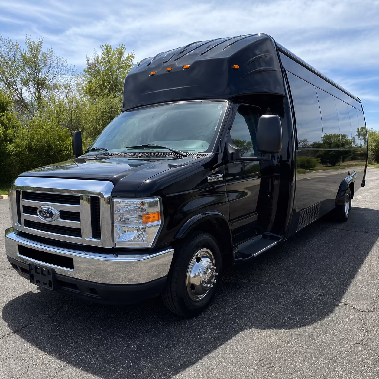 Salem Winery Tour & Pub Crawl Transportation party bus exterior