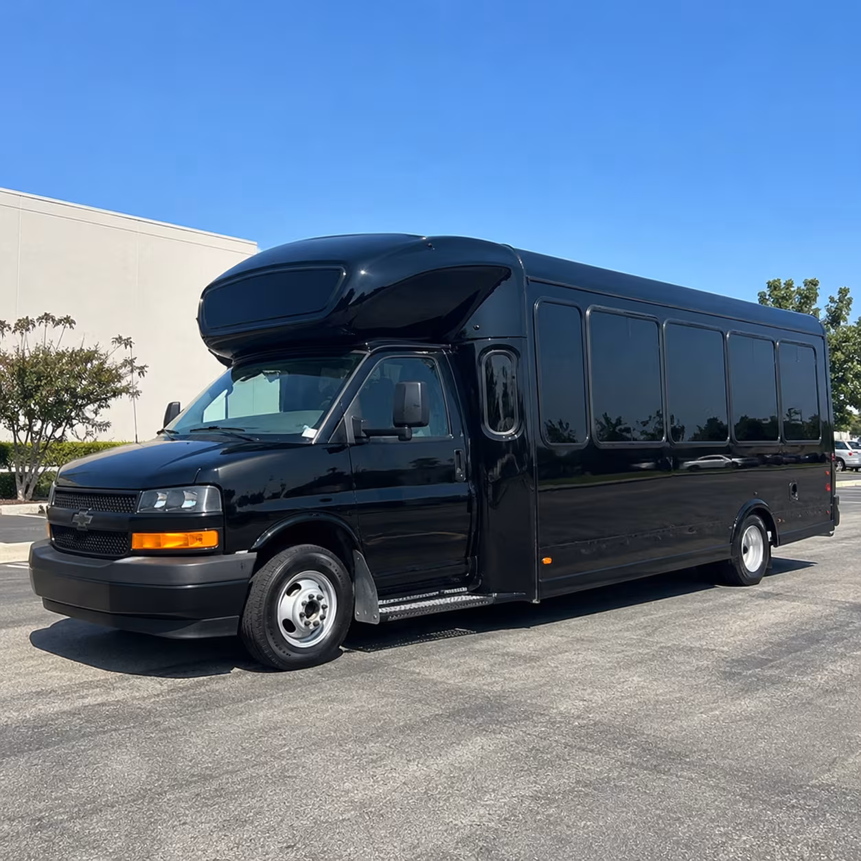 Salem Winery Tour & Pub Crawl Transportation party bus exterior