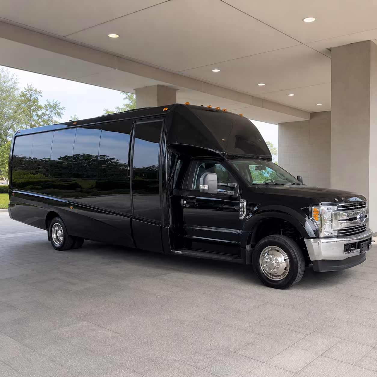 Salem Winery Tour & Pub Crawl Transportation party bus exterior