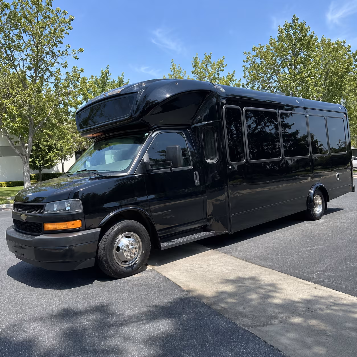 Salem Winery Tour & Pub Crawl Transportation